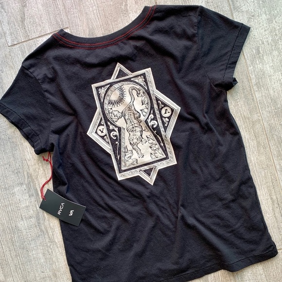 RVCA Tops - 🔥🔥RVCA - SHORT SLEEVE TEE🔥🔥